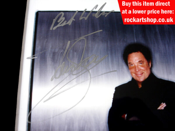 TOM JONES AUTOGRAPHED PUBLICITY PHOTO