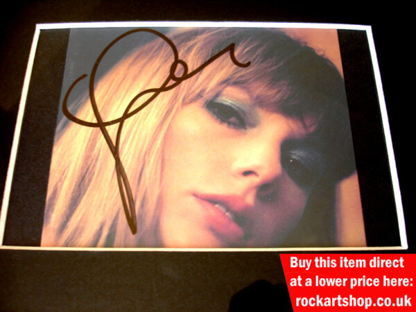TAYLOR SWIFT AUTOGRAPH