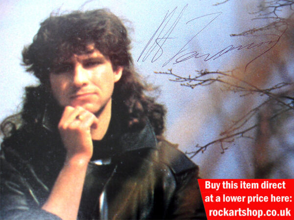 Pete Trewavas Signature
